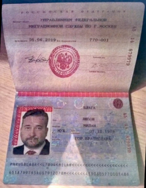 S ruskym pasom na vecne casy